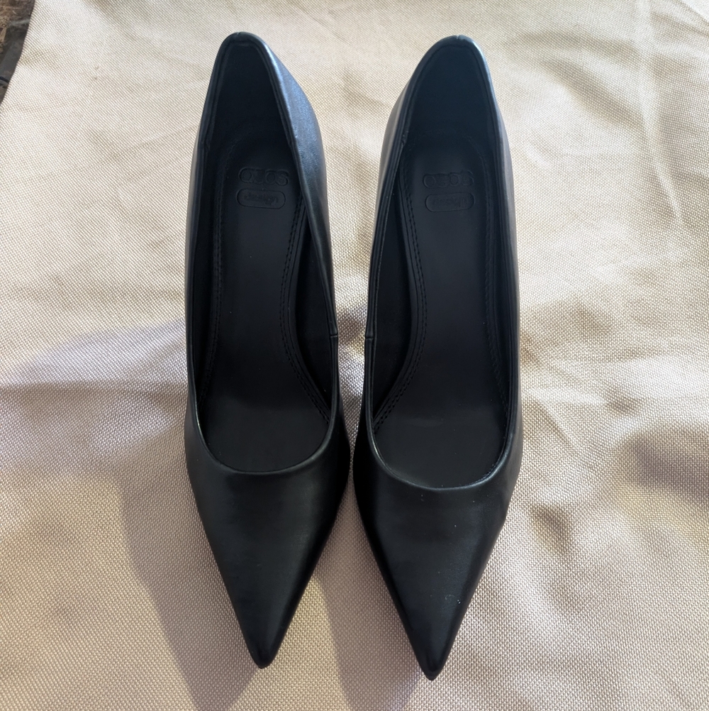 LIKE NEW!!! ASOS BLACK PUMPS